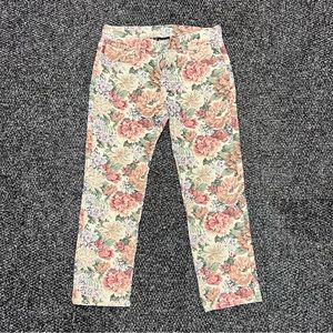 Lightly worn Pleasures floral pants in good condition (I wear a size 34)